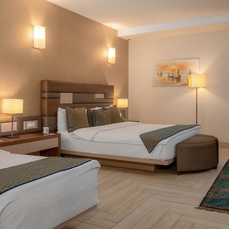 Titanic Hotel & Spa Sulaymaniyah Exteriér fotografie A room at the hotel