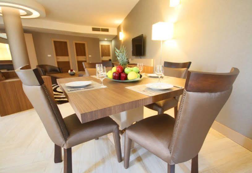 Titanic Hotel & Spa Sulaymaniyah Exteriér fotografie A dining room